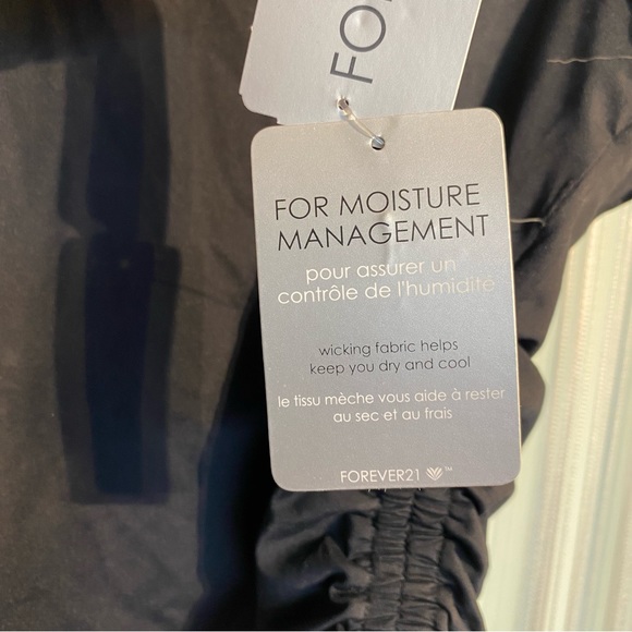 Forever 21 Black Basic T-back Exercise Top NWT Size Small - Picture 16 of 17